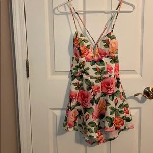 ✨FLORAL ROMPER✨